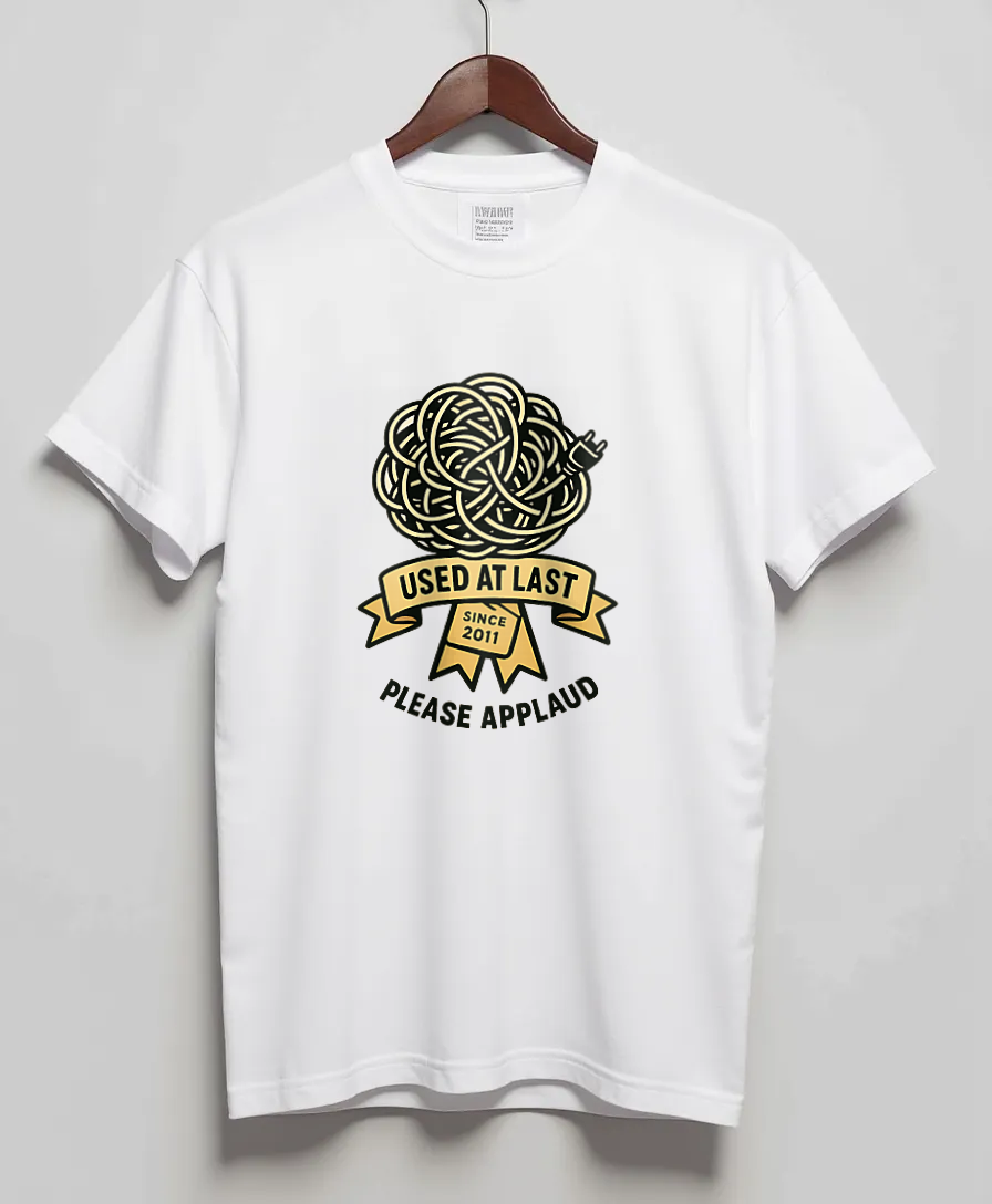 White T-Shirt with graphic Tangle Triumph